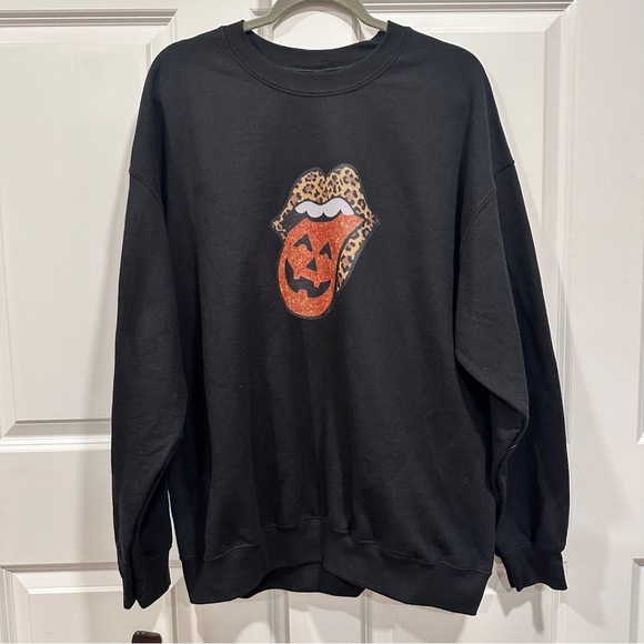 Gildan Tops - Black Halloween Sweatshirt size XL